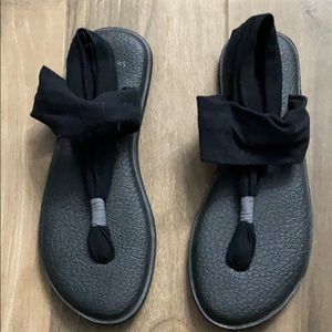 Sanuk flip flops - black